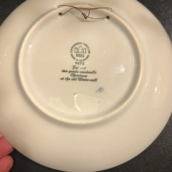 Jule After 1975 Christmas at the Old Water Mill B & G Bing Grondahl Plate; 7" - Picture 2 of 2